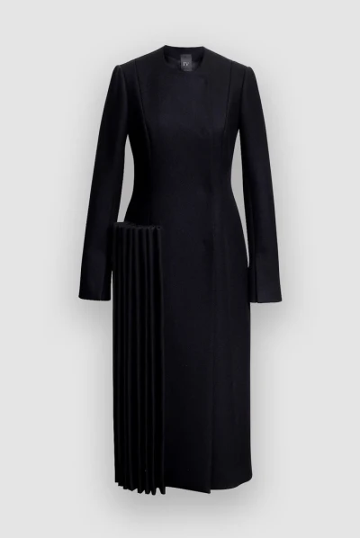 Vilnas mētelis ar zīda volāniem sānos