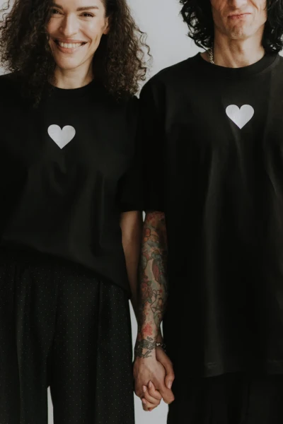 Melns T-krekls “Silver Heart”