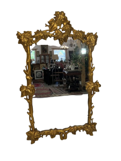 Viss antīkais. Sienas spogulis art novuo stilā