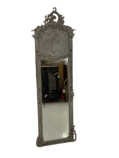 Viss antīkais. Spogulis