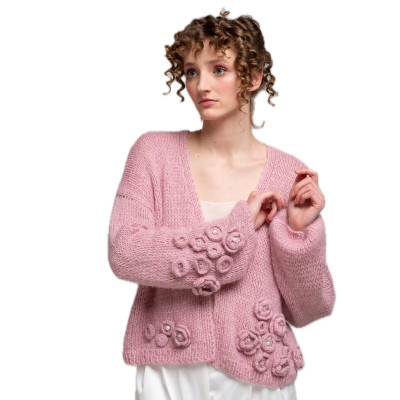 Adīts merīnvilnas kardigans ar tamborētiem ziediem un pērlēm, ziedu rozā