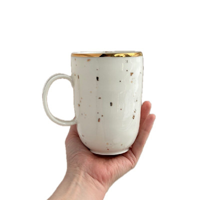 Lielā balti zeltainā krūze