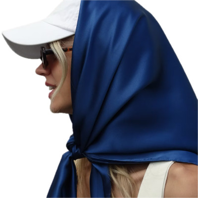 "Midnight Whisper" zīda šalle 90 × 90 cm