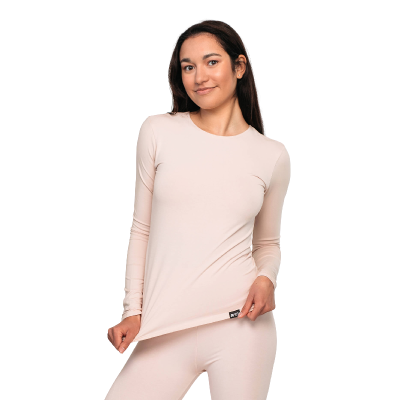 Dabīga materiāla apskaujošs krekls ar garām piedurknēm